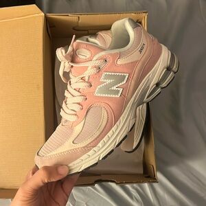 Pink New balance 2002r